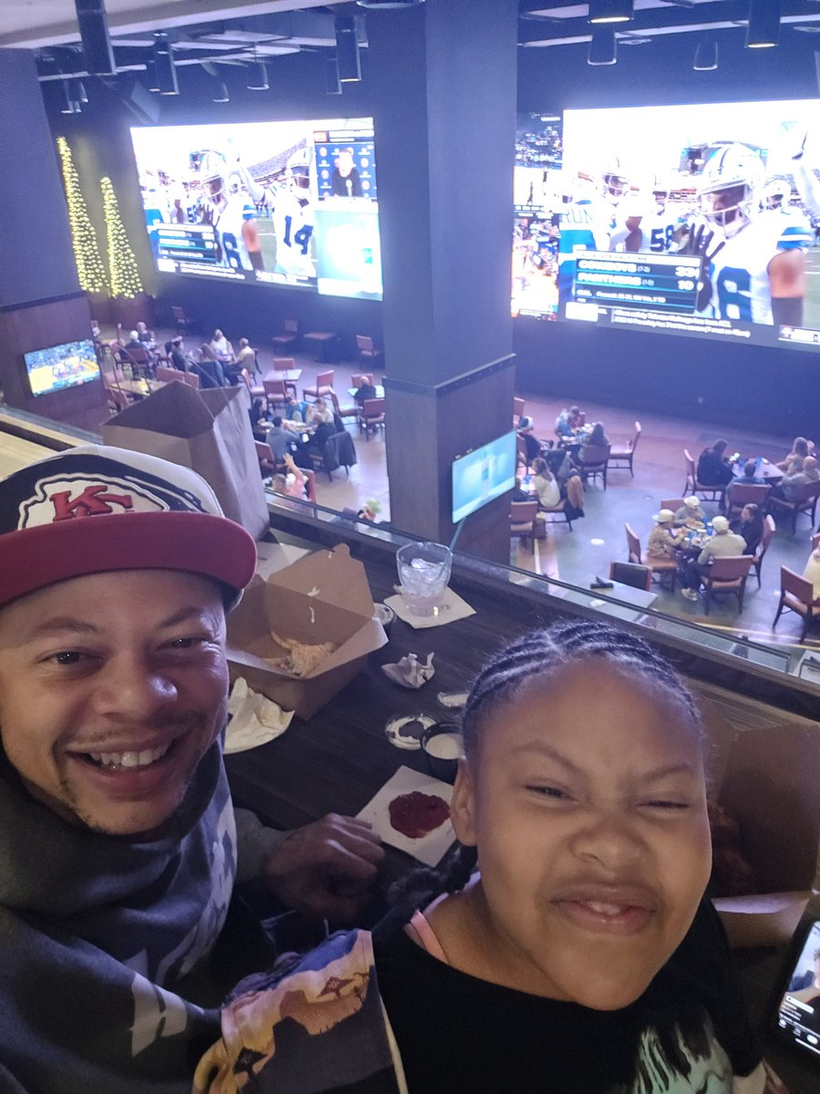 MrGarlington's tweet photo. With my favorite person at one of my favorite places. https://t.co/Qdw3QWG2vp