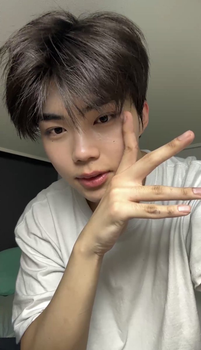 ZB1_GUNWOOK's tweet photo. 잘자티비 https://t.co/56AQCy7SSI