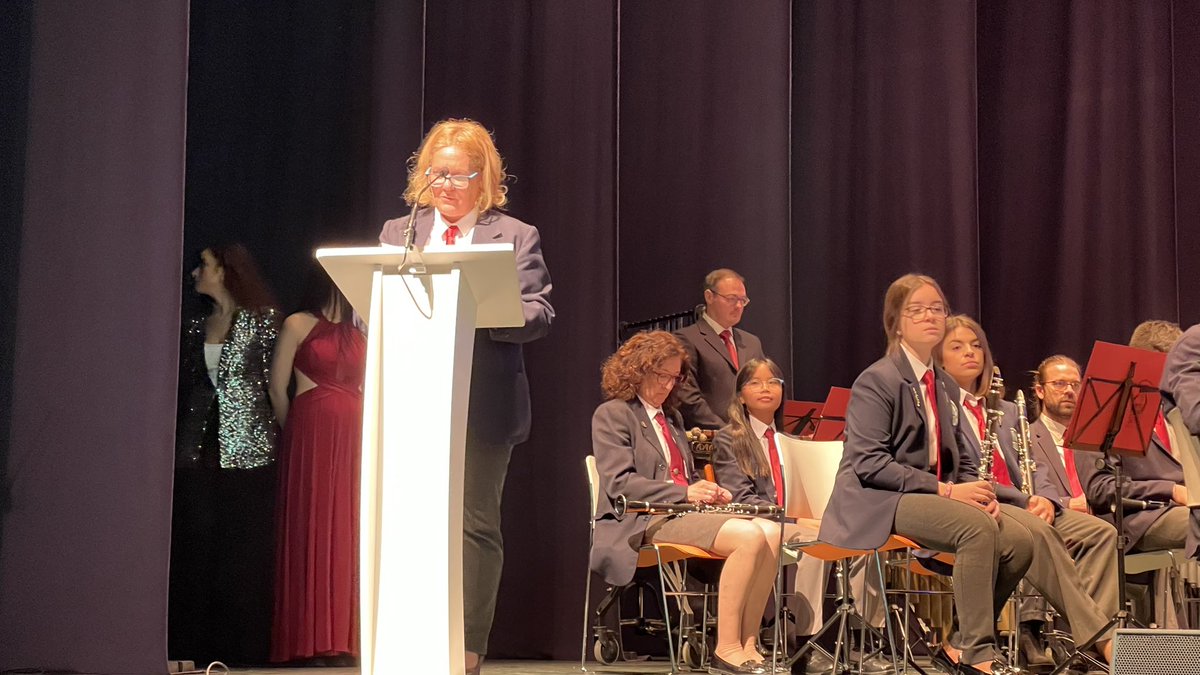 Esta mañana hemos acompañado a una de las bandas que desfilan con nosotros el Domingo de Resurrección. Agrupación Musical Sauces nos ha hecho vibrar, una vez más, con su música, en el concierto con motivo de Santa Cecilia.

#SoydelCristo