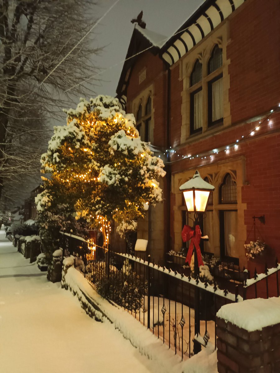 Christmas lights and snow in Ilkeston at the Duke of Rutland's former estate office. #ilkeston #derbyshire #rutland #snow #snowing #Christmas