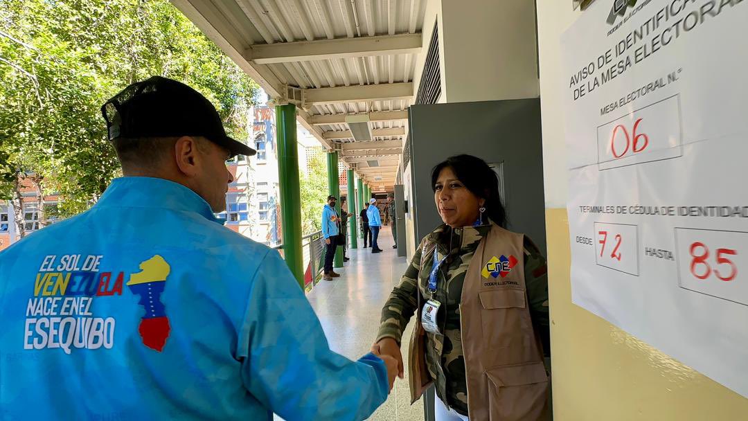 CeballosIchaso1's tweet image. #03Dic 🇻🇪 Hoy hemos ejercido el voto soberano por la defensa de nuestra Guayana Esequiba, 5 veces Si, día histórico e inédito para Venezuela Unida, con un solo color, una sola bandera, un solo sentimiento, ratificamos que el Esequibo es nuestro!

#VenezuelaDiceSÍ