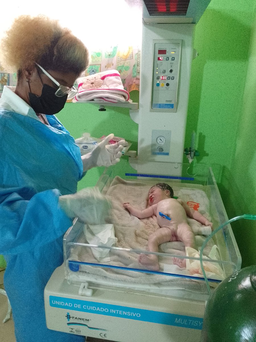 CDI Brisas del Cuyuní .Estado Bolivar.Los Guardianes de la Salud orgullos de pertenecer al Gran Ejército de Batas Blancas , brindando un servicio de Excelencia al pueblo Venezolano.
#CubaEsSalud #HeroesDeLaSalud 
#cubacooperaven #cubacooperabol2
<a href="/DiazCanelB/">Miguel Díaz-Canel Bermúdez</a>