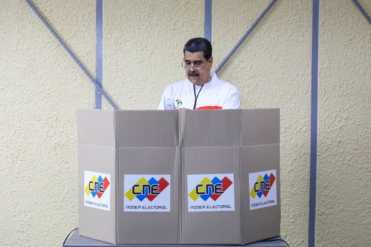 NicolasMaduro tweet picture