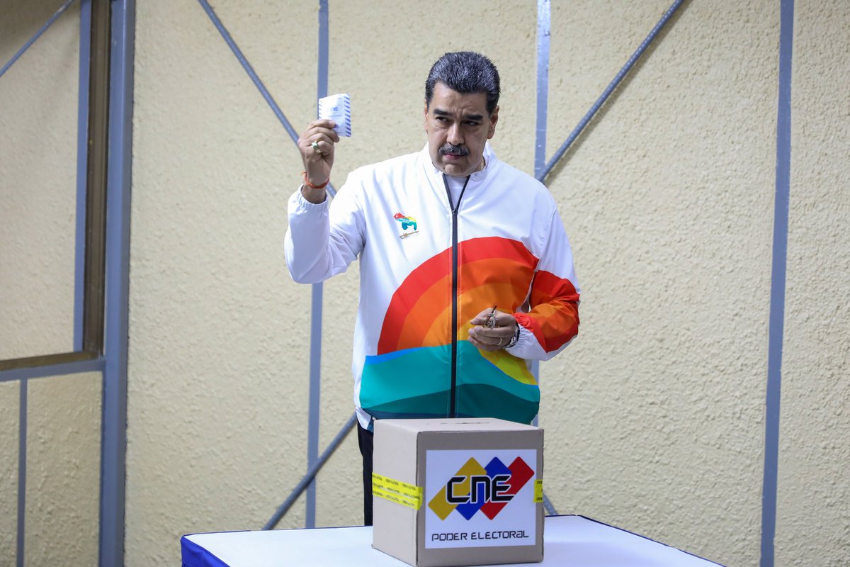 NicolasMaduro tweet picture