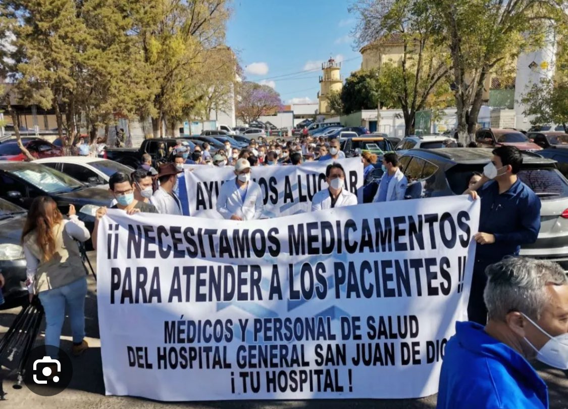 zulma_calderon's tweet photo. Gracias a todos los colegas que dan siempre lo mejor, a pesar de ser parte de un sistema cada vez más debilitado y desfinanciado. Reconociendo profundo a quienes además batallan en el contexto político y social, alzando la voz por los pacientes. ¡Feliz día del médico! Foto: PL https://t.co/IIk3SlBexr
