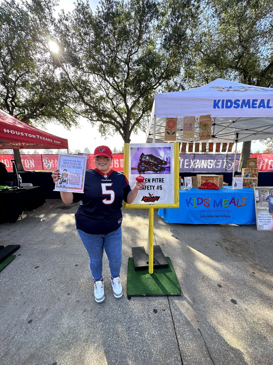 If you’re at the Texans Game make sure say hi at the Kids’ Meals tent and help us #feed5more with #5 Jalen Pitre!! Feed5More.com