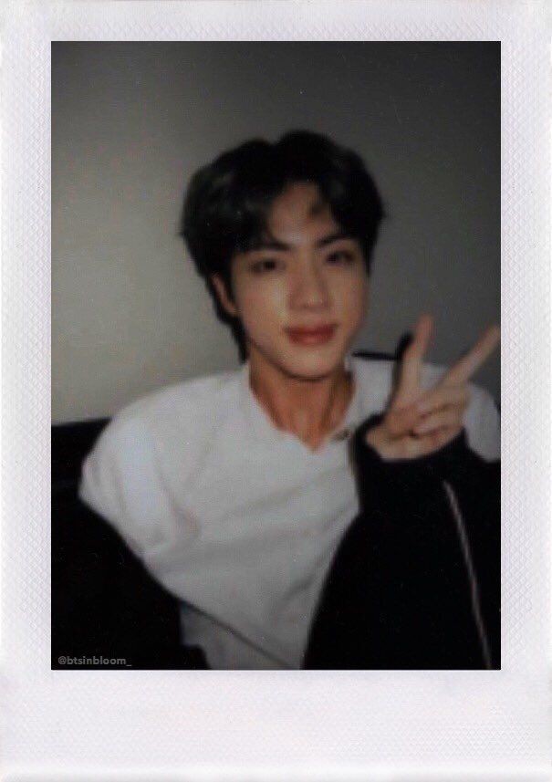 coelhinhoo_Jeon's tweet photo. Hoje o dia acordou mais bonito, os pássaros cantaram mais alto e o céu está o mais lindo de todos. Tudo isso porque hoje é o dia do ser mais incrível que eu conheço. https://t.co/yr58wVFeHf