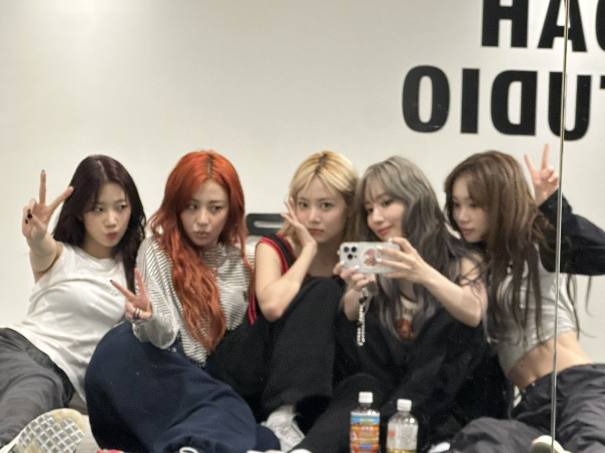 연말무대준비 열심히 하고 있다구

#LE_SSERAFIM #SAKURA #사쿠라