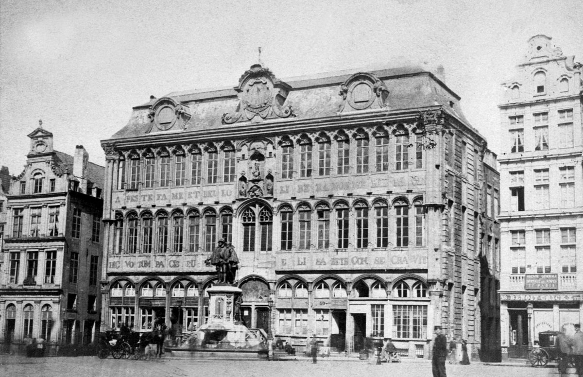 @mark_mijdus Het broodhuis voor het huidige gebouw. Dit is voor 1874, leuk weetje :)