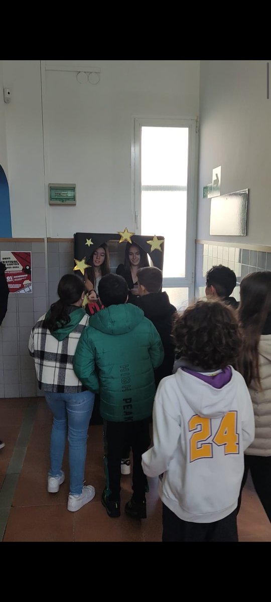 lasallesestao's tweet photo. DBH3. mailakoek "Film laburren jaialdia" bukatu dute. LH6. mailakoak gonbidatuak izan dira. Zorionak, lan ederra egin duzue eta!
#ITB #NCA #DBH https://t.co/7Ld6IwIijd