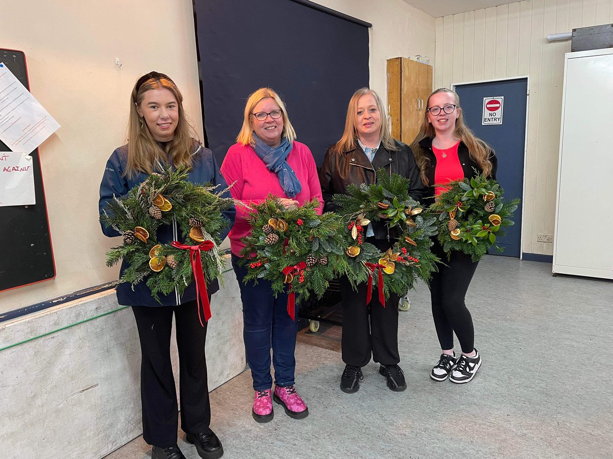 Christmas has started!  Wreath making and Christmas pot luck supper with some of our wonderful volunteers <a href="/GirlguidingEL/">Girlguiding East Lothian</a> <a href="/GirlguidingScot/">Girlguiding Scotland</a>  #itsbeginningtolookalotlikechristmas