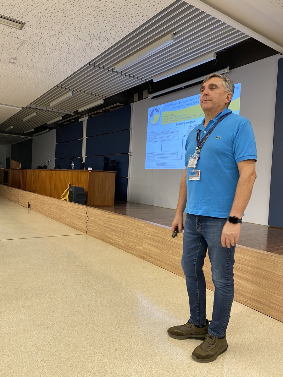 Gabrielnegrao_'s tweet photo. #RobertoTorresi kickstarting the 17th school of electrochemistry here @iq_usp @usponline A full week chatting about electrochemistry with a bunch of (hopefully) exited students! @AgenciaFAPESP @Metrohm https://t.co/d13QB6ZCLx