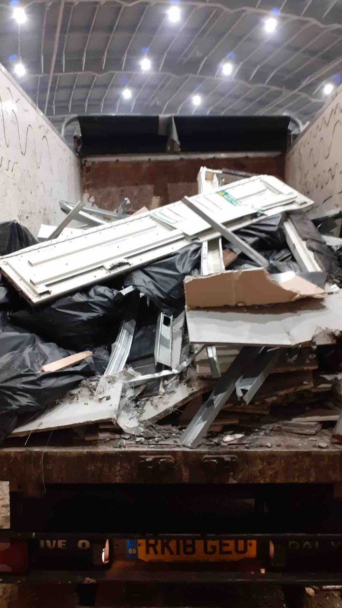 Wait &amp; Loads all day and night,we operate 24hrs a day for shopfitting companies and property management companies #waitandload #waste #wasteclearance #wastecollection #wastemananagement #property #landlord #FM