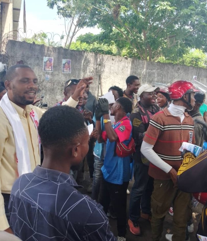 mcizacish's tweet photo. Ce jour du 02 Décembre 2023 *CIZA CISHUGI Moïse candidat député national circonscription électorale de LUKUNGA numéro 464*  a effectué une descente à Camp Luka pour sa campagne électorale. 
La base de Camp Luka à l'unanimité a accepté d'accompagner et de voter le national 464 https://t.co/xYtduumLpY