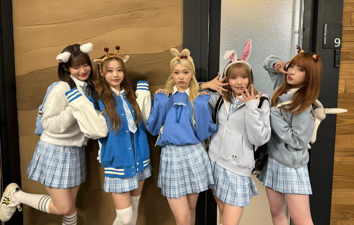 Billlieofficial's tweet photo. [#Billlie] 231203 Special Offline Event &amp; Fan Sign Event 📸 

스페셜한 빌리랜드에서의 추억!
꼭!꼭! 소중하게 간직할게요🎡
오늘도 함께해서 행복했어요 빌리브🫶

🔗 https://t.co/4TPrmKSccz

#빌리 #DANG! #Billlie_DANG! https://t.co/jPxncvHLSr