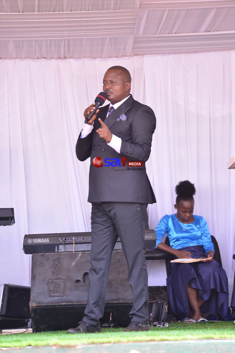 SaltTvUganda's tweet image. Omulembe guno ekanisa yooka yesobola okuguzzawo so si politics - Pr Bujjingo #SundayService
