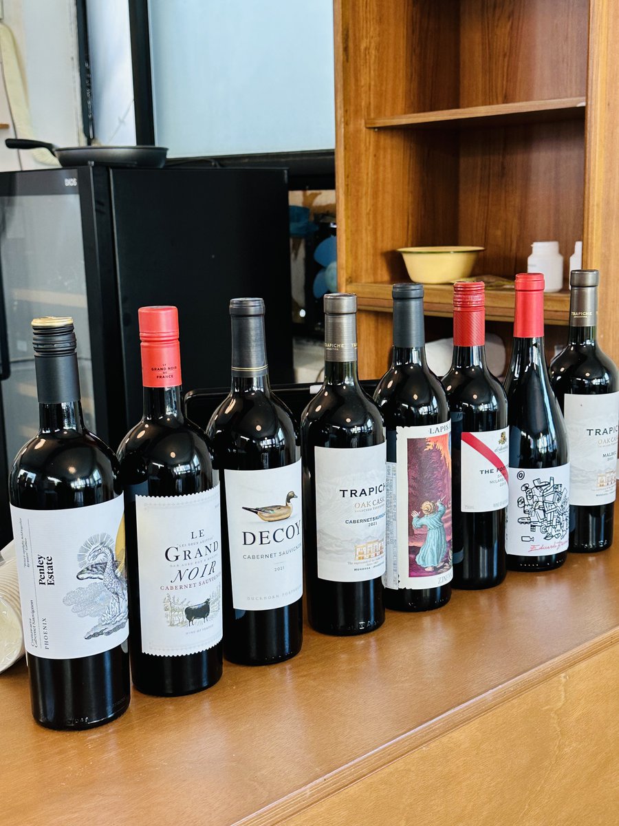 Ceui's tweet image. 오늘 바 1차 와인 시음회 했다. 이제 진짜 뭔가 하고 있는 느낌