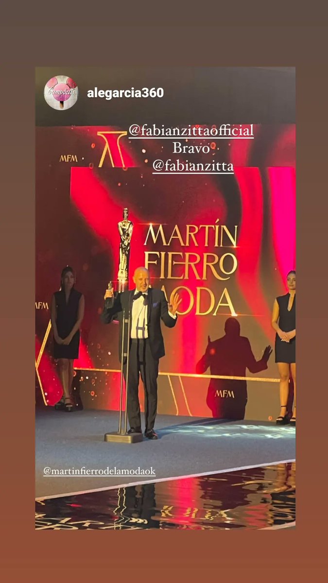 Una super noche y una super estatuilla. Mejor desfile coleccion