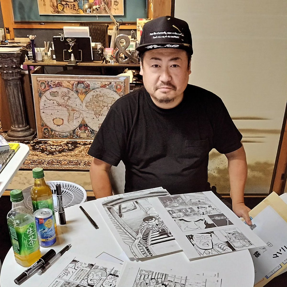 Today I met @kochi_900 , mangaka of Kabachitare and Ganbo. He's one of my favorites ever so I was honored to meet him at his studio today. We chat about manga, crazy deadlines, working for Morning and he even drew me and Yamano, from Matagi Gunner. Thank you Kochi sensei! 🙏🏻