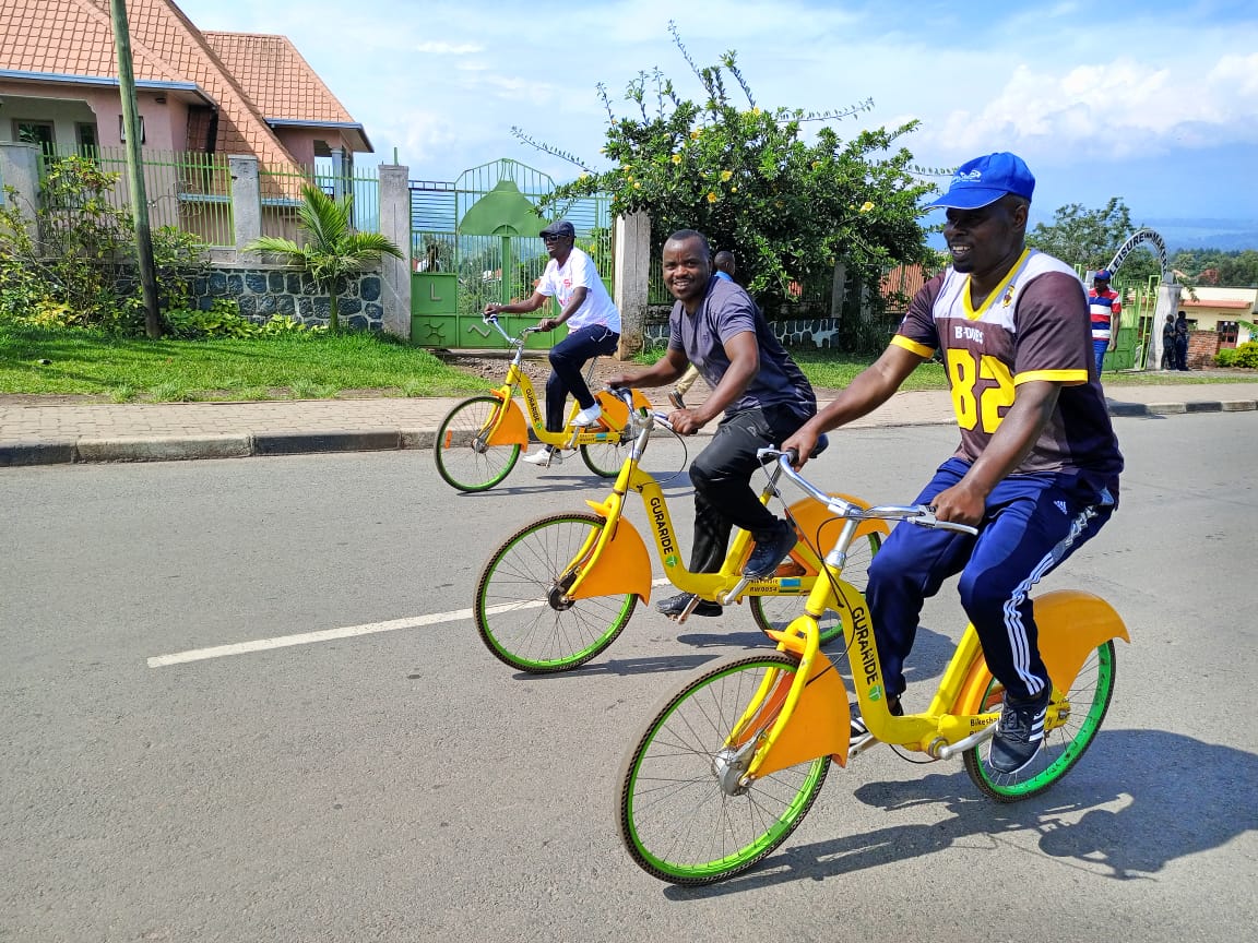 YouthMusanze's tweet photo. Uyumunsi,Urubyiruko rw'abakorerabushake muri @MusanzeDistrict Twifatanyije n'Abayobozi  Abatuye,Abegenda ndetse nabakorera mukarere Ka #Musanze muri Sport yakozwe  buri Uwitabiriye Atwaye Igare, Aho Twakoze Ibirometre 20km.
Ni Sport yitabiriwe n'Umuyobozi 
1/2 https://t.co/g8iKc77E0F