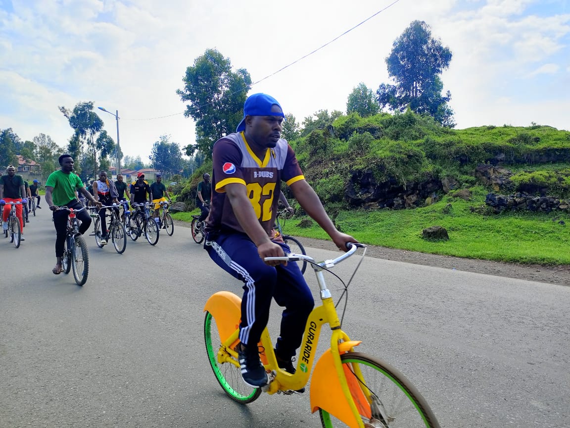 YouthMusanze's tweet photo. Uyumunsi,Urubyiruko rw'abakorerabushake muri @MusanzeDistrict Twifatanyije n'Abayobozi  Abatuye,Abegenda ndetse nabakorera mukarere Ka #Musanze muri Sport yakozwe  buri Uwitabiriye Atwaye Igare, Aho Twakoze Ibirometre 20km.
Ni Sport yitabiriwe n'Umuyobozi 
1/2 https://t.co/g8iKc77E0F
