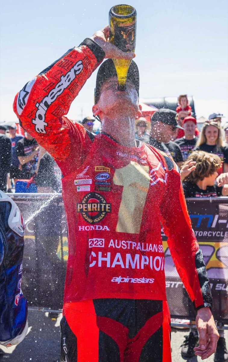 TROY HERFOSS ya es TRICAMPEÓN DEL ASBK!!!

El de Honda ha ganado las dos carreras para coronarse, en un día que se despedía de la marca del ala dorada tras diez años!