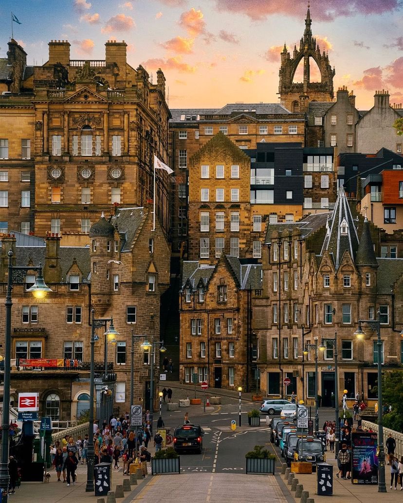 Edinburgh, Scotland 🏴󠁧󠁢󠁳󠁣󠁴󠁿 📷:@timholt