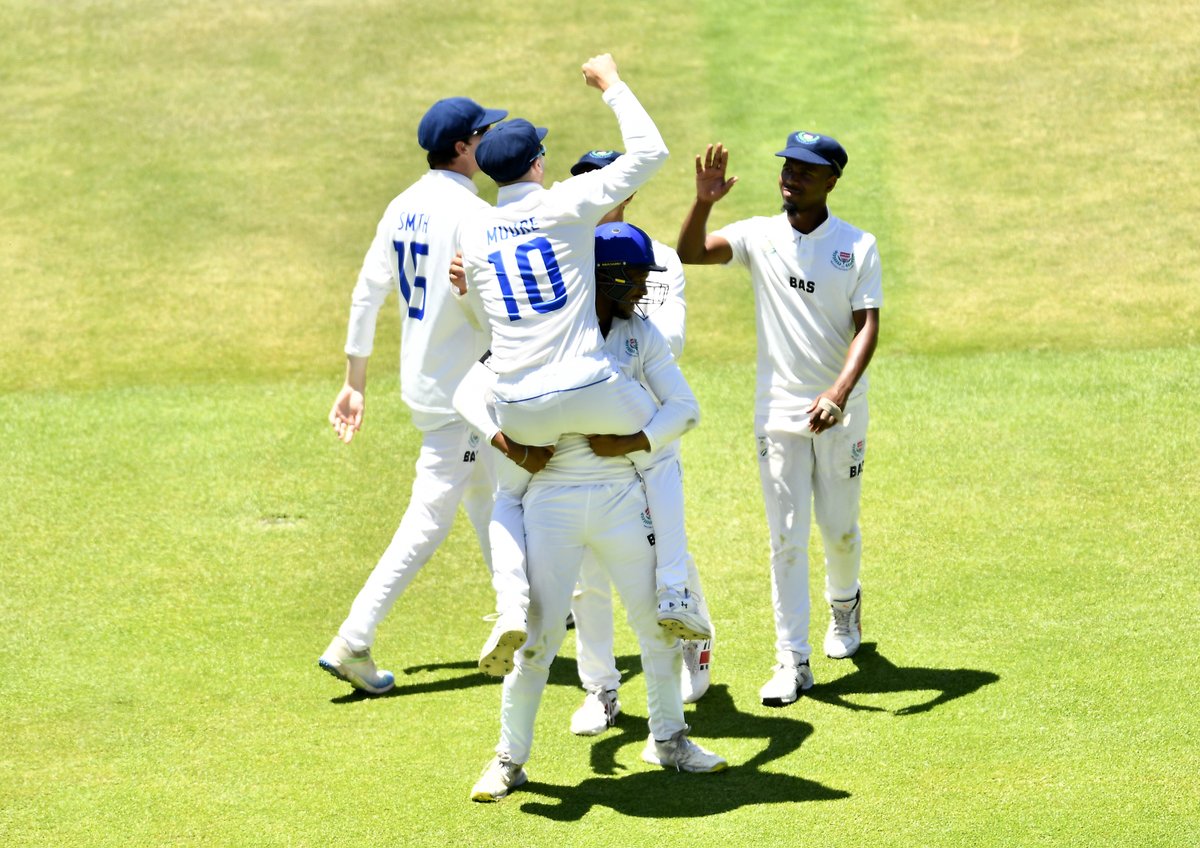 WP_Blitz's tweet photo. MATCH RESULT | Western Province won by 187 runs, Momentum Multiply Titans 269 all out (91.2).
Williams (0*). Ferreira 96, Elgar 47, Moonsamy 33.
Simmonds 4/90, Burger 2/41, Hendricks 2/29.
#WPcricket #westernprovince #BoyInBlue💙 #4DaySeries https://t.co/MCJUwBJQrn