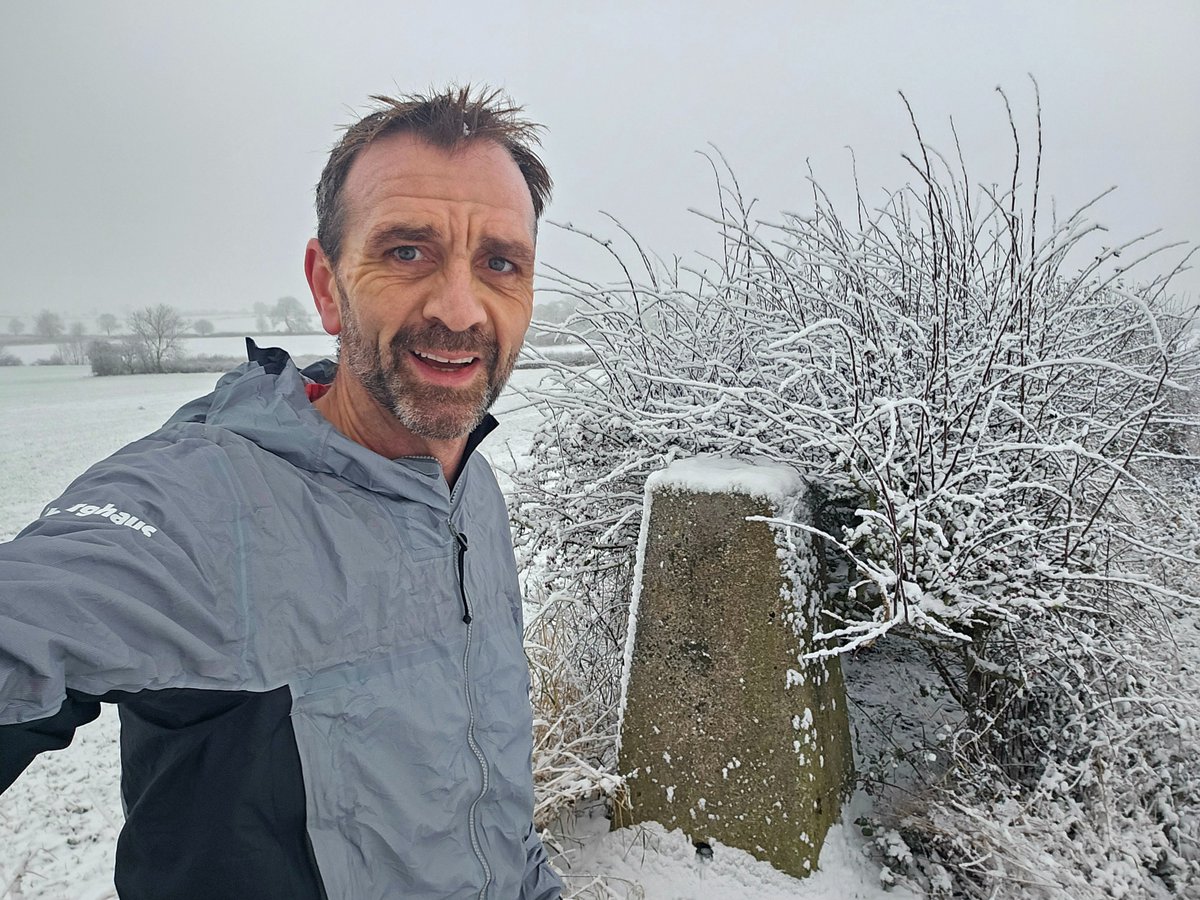chrisjlines's tweet photo. Trail bashing was made slightly easier along one section by a farmer, who had very considerately placed scarecrows and flags to guide folk along the path. ๐๐๐
A perfect start to the day.๐
#itsgreatoutthere #getoutside #ukrunchat
2/2 https://t.co/RQs36ePaSP
