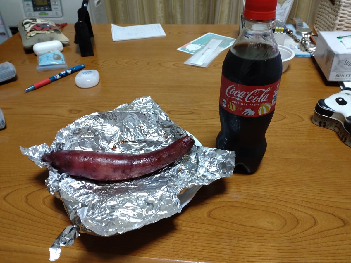 mitech9900's tweet image. 今日は、
さっき仕事が終わったから、またまた水炊きを食った☺

これから、
サツマイモとコーラで晩酌しながら、
＃DOC2あすへのカルテ
の放送を待つかな🥳

いやー、休日にこんな遅くまで働かせるなんて、
なんてブラックな会社だ😈
社長はどいつだー🥸😡