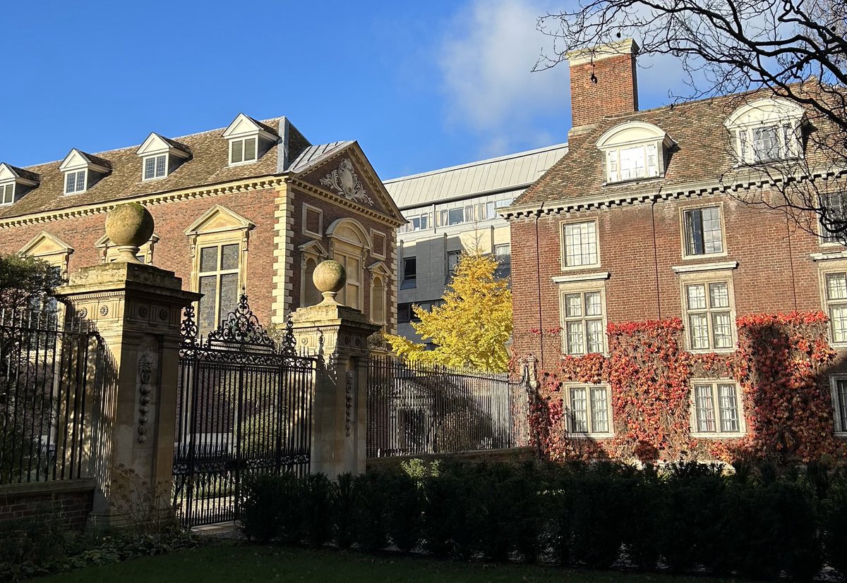 It was a pleasure to give on 28 Nov a talk on ‘AI for cosmological experiments’ to the Cambridge University Astronomical Society, and to visit my old college @catz_cambridge