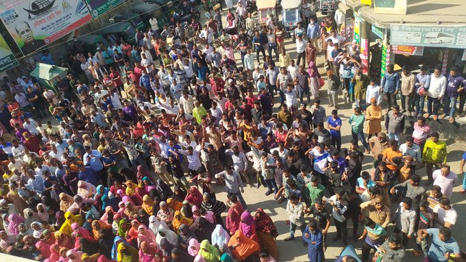 প্রার্থী পরিবর্তনের দাবি : আ.লীগ নেতাকে বহিষ্কারাদেশ দেয়ায় বিক্ষোভ মিছিল