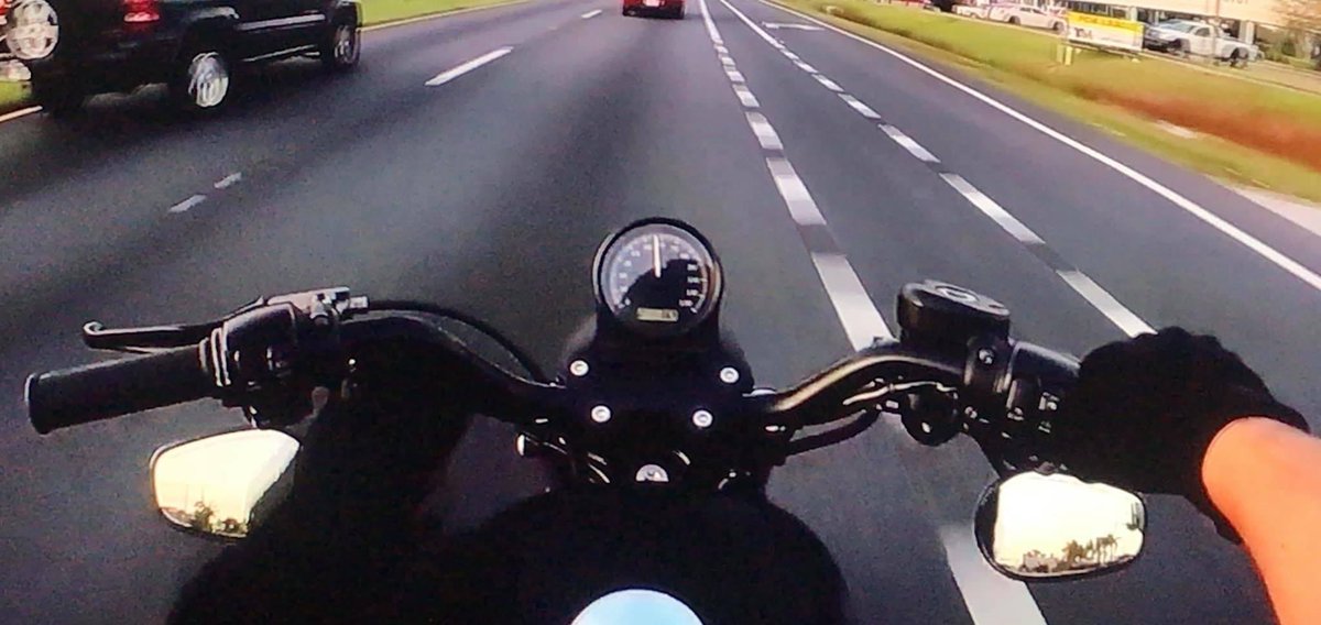 La libertad que se siente en una moto cuando se está en ruta…esa es la libertad que deberíamos sentir todos los días. 
Nos olvidamos de esa sensación por vivir tanto tiempo bajo el zurdjae. 
Respiremos libertad! 
#libertarios #libertad