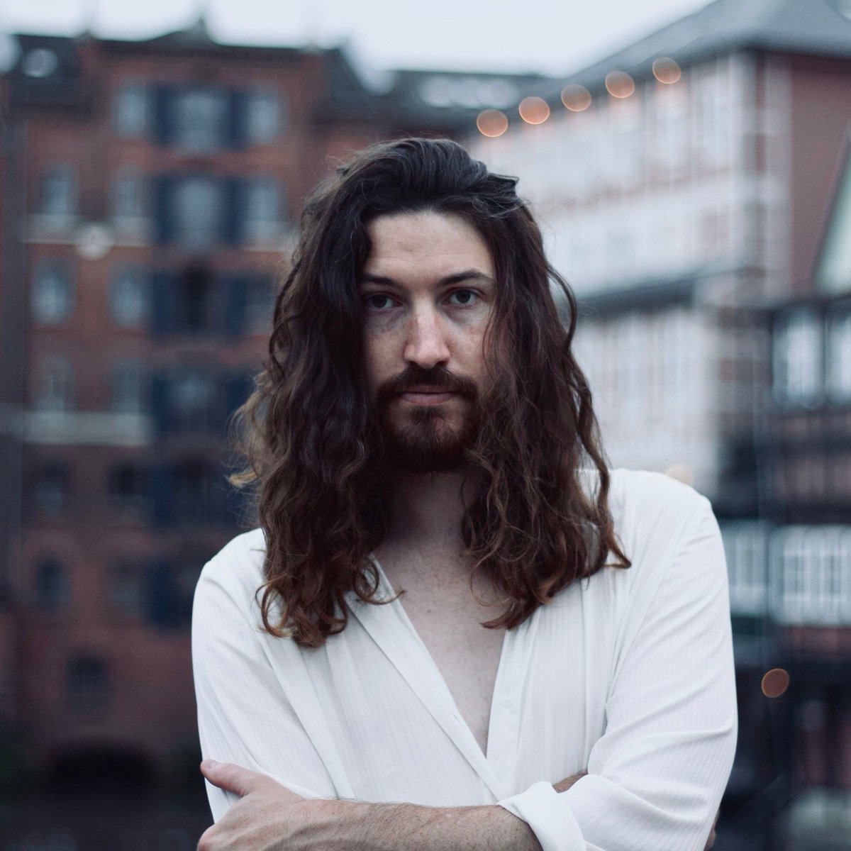 Proserpina / Musketeer (<a href="/musketeermusic/">Musketeer</a>): De la mitología a la actualidad por medio de una Diosa. Segundo single que avanza el que será su debut en el larga duración de Musketeer. Elegancia y sensibilidad.
…estiradoenlapistadebaile.blogspot.com/2023/12/proser…