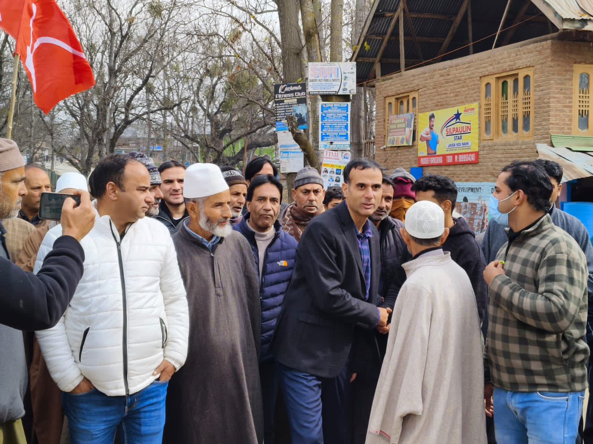 Today JKNC Leader @HashimHussain78 embarked on a constituency foot tour, commencing from the vibrant villages of Kwarigam and Tooru in Anantnag. The enthusiasm of the people was palpable, with many choosing to join the JKNC during the event. 

Youth District President Saba Shafi,