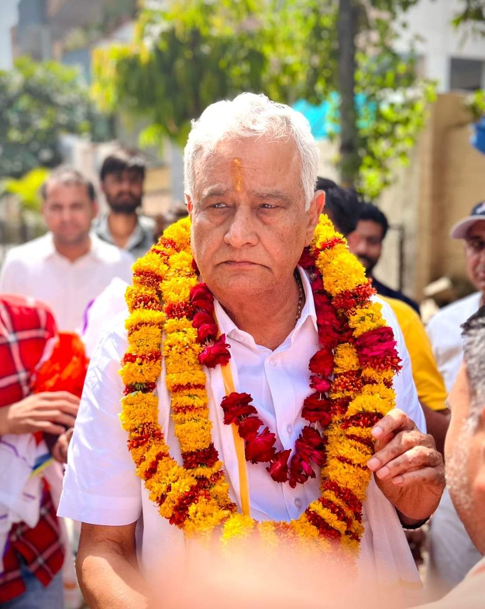 AjitRahuwas's tweet photo. जननायक डॉ किरोड़ी लाल मीणा की आंधी में उड़े बड़े-बड़े दिग्गज!
#किरोड़ी_को_सीएम_बनाओ https://t.co/TvkU4ZhYHL