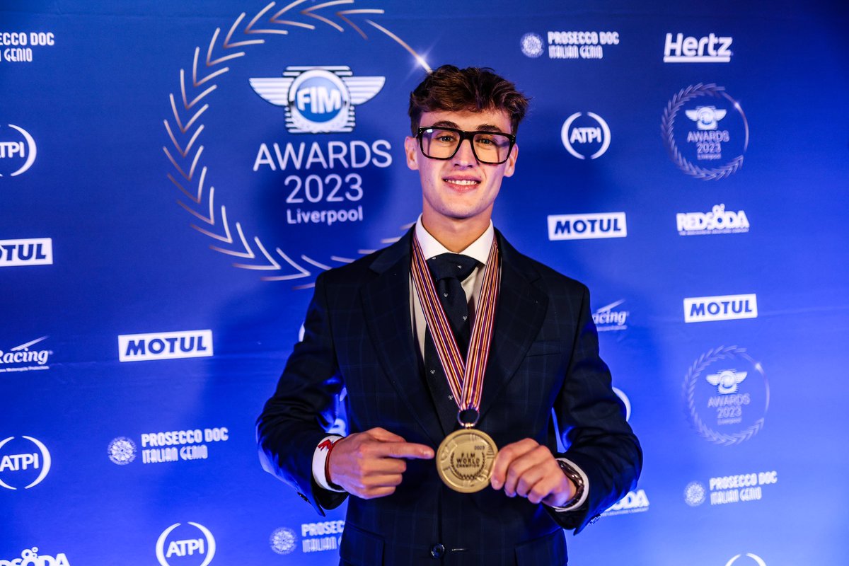 jaume_masia's tweet photo. Fim Awards 2023… @FIMLive ✨🥇
-
#JM5 https://t.co/Wz8HbzNlTR