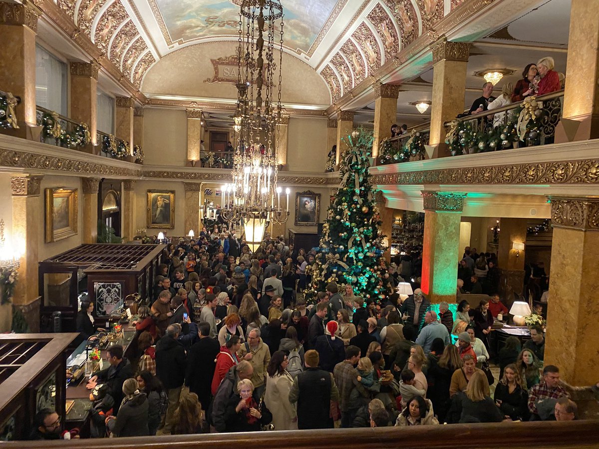 wolverinechoirs's tweet photo. Master Singers had an absolute blast singing at the Pfister Hotel for their tree lighting ceremony! https://t.co/uGXvSI8abx