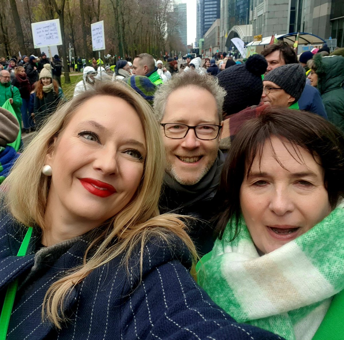 Liesjuun's tweet image. Klaar voor de #klimaatmars, sfeer zit er al goed in 😘