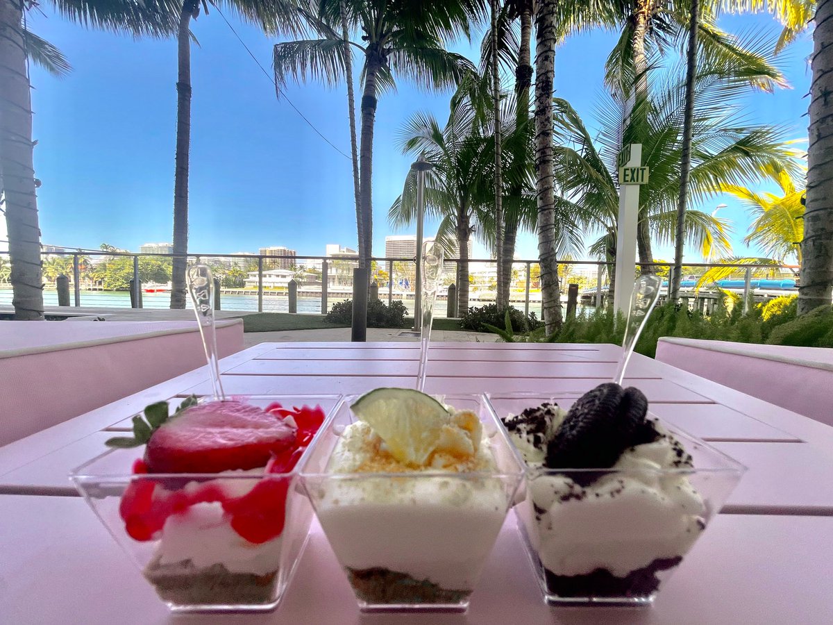 Snack time never looked this good. buff.ly/2RQ1wVF

#grandbayharbor #cybersale #cyberseason #cyberoffer #suitelife #roomgoals #bayharborislands #miamivacation #findyourmiami #findyourwave