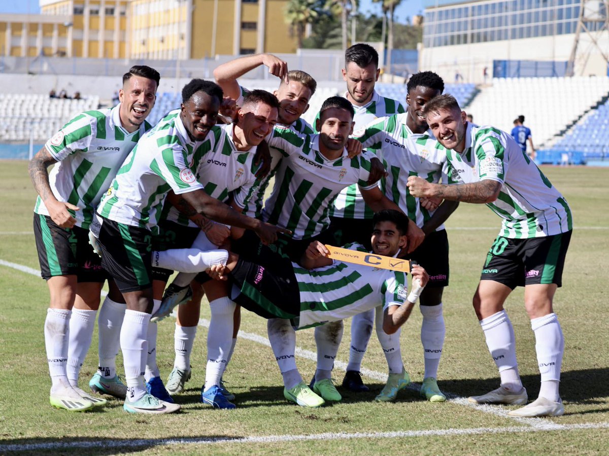 📸 Victoria importante que dedicamos a nuestro brate 8️⃣ pero lo más importante es que tú estés bien, Dragi 🦅♾️ 💚 #CórdobaCF