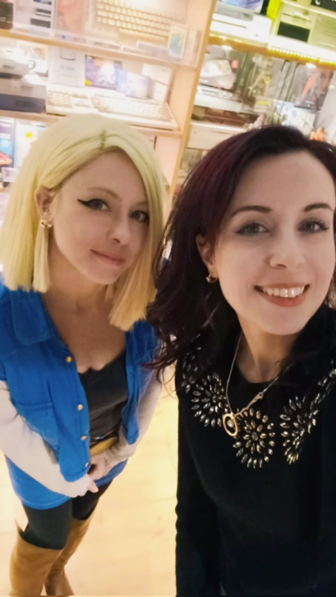 With the great cosplayer and person <a href="/MilenaVigo/">Milena Vigo ( Morrigan Lynx )</a> best C18 in the FGC!!! It's been a pleasure to meet you 💗 !!! ⭐✨💫⭐✨
<a href="/RedLineFight/">RedLine</a>  #Milano 🇮🇹