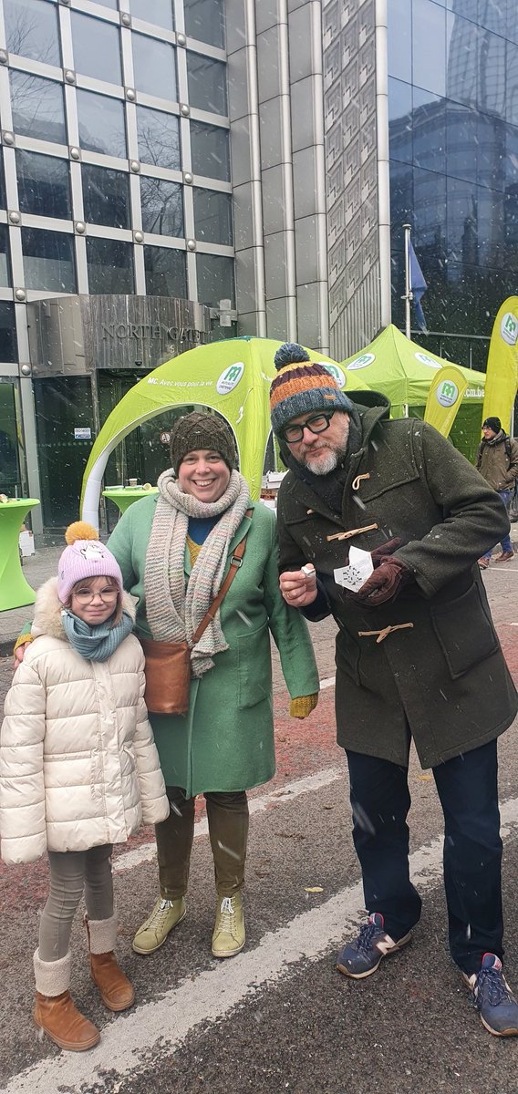 Liesjuun's tweet image. Klaar voor de #klimaatmars, sfeer zit er al goed in 😘