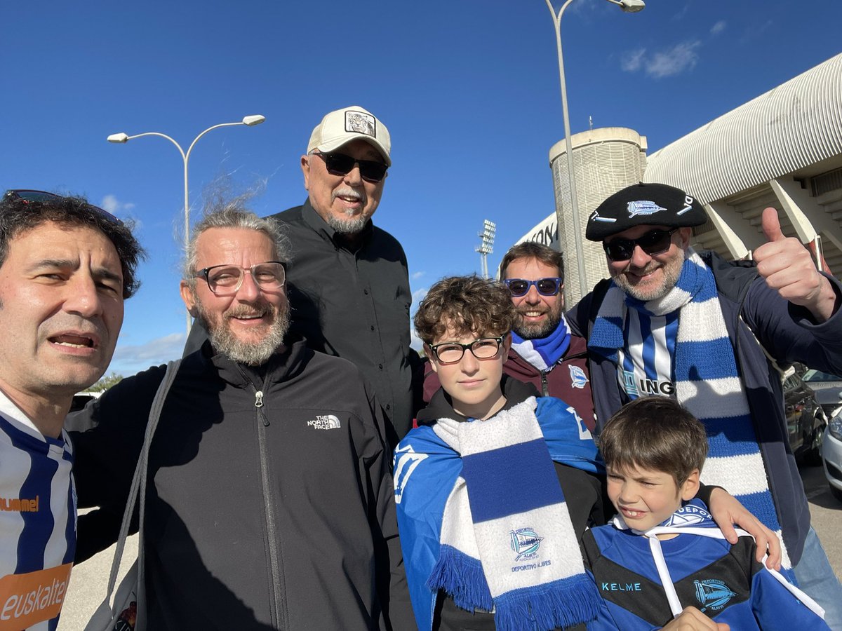 robertomielgo's tweet image. Bufff, hoy en día en Mallorca dejan entrar a cualquiera…
Grandes!!!
@kiroleros 
@cifre_toni 
#animopues