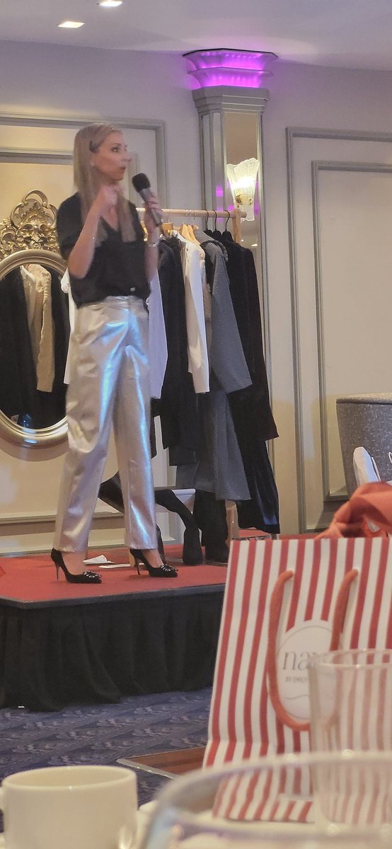 EventfulPepper's tweet photo. Wonderful style tips at @ThegHotel by @StylebyJo sharing wardrobe must haves at After Tea event arranged by Irish Blogger Agency ~ just love this black dress, Thanks Jo🎀
#ibaevents https://t.co/6yuoD6jCZQ
