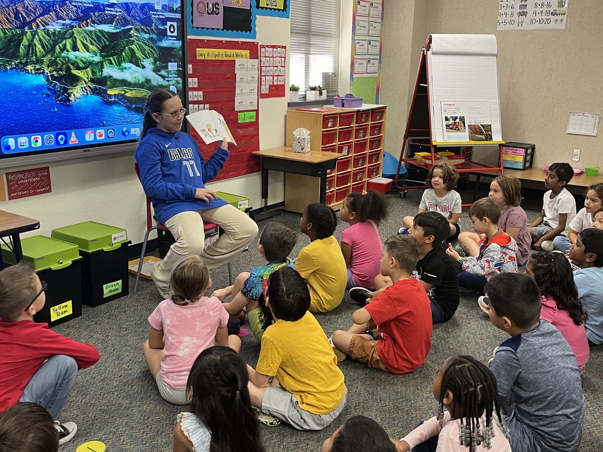 lisaporito's tweet photo. Having our siblings choose to read to us as their earned reward is the BEST! ♥️🐴 ⁦@MinshewColts1⁩ #ShineBright #myMISD https://t.co/CG1F28UA5B
