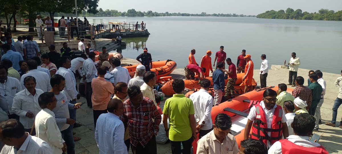 05NDRF's tweet photo. #FAMeX
Team of #5NDRF showcased Boat handling & flood water rescue skills at Kaleshwar Ghat Vishnupuri, Distt. Nanded, Maharashtra. 🚨📷
#NDRF #DisasterTraining #strengthningcommunity
@ANI
@sdmamaharashtra
@NDRFHq
@ndmaindia
@PIBMumbai https://t.co/6NFZUgvpkT