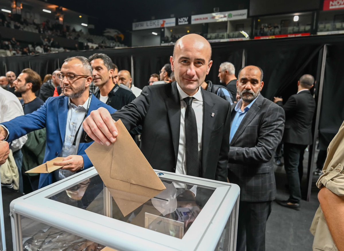 Beşiktaşımız için oyumuzu kullandık. 🦅🦅🦅

Hedeflerimiz, hayallerimiz ve beklentileri karşılamak için çıktığımız bu yolun sonu değişime gidiyor.

Beşiktaşımız için hayırlı, uğurlu olsun.

#BuYolBesiktaslılarınYolu