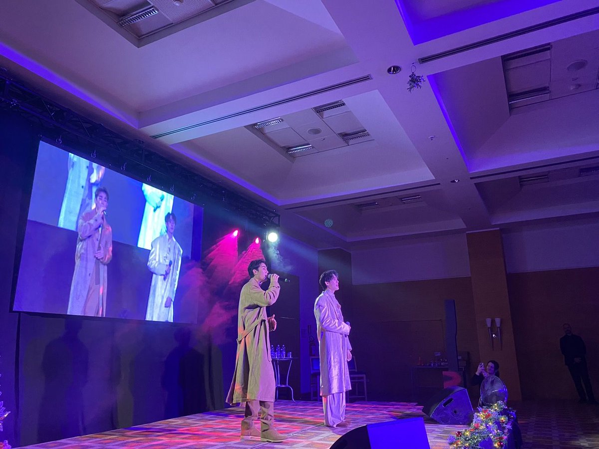 ปังข้ามทวีป!! “ฟอส-บุ๊ค” เสิร์ฟโมเมนต์สุดพิเศษให้แฟนๆ ชาวอิตาลี ในงาน “Force &amp; Book 1st Fanmeet in Italy”

สิ้นสุดการรอคอยกับความฟินเกินร้อย ในงาน “Force &amp; Book 1ST Fanmeet in Italy” กับการบินลัดฟ้าข้ามทวีปไปมอบความบันเทิงให้กับแฟนๆ ชาวอิตาลี ของ 2 นักแสดงสุดฮอต “ฟอส จิรัชพงศ์