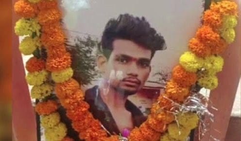 This boy Bhuvaneshwar Sahu was kiIIed by IsIamist in Biranpur, Chhattisgarh. Then Congress govt didn't help the family & tried to protect the IsIamists. BJP gave a ticket to his father & he defeated Congress's Minister Ravindra Choubey with a 19k+ vote margin. ❤️